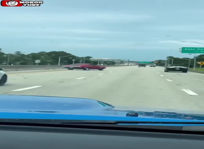 Video :When an apprentice driver speeds up, he loses control of his vehicle